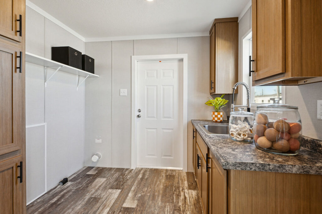 025 skyline warehouse creole utility